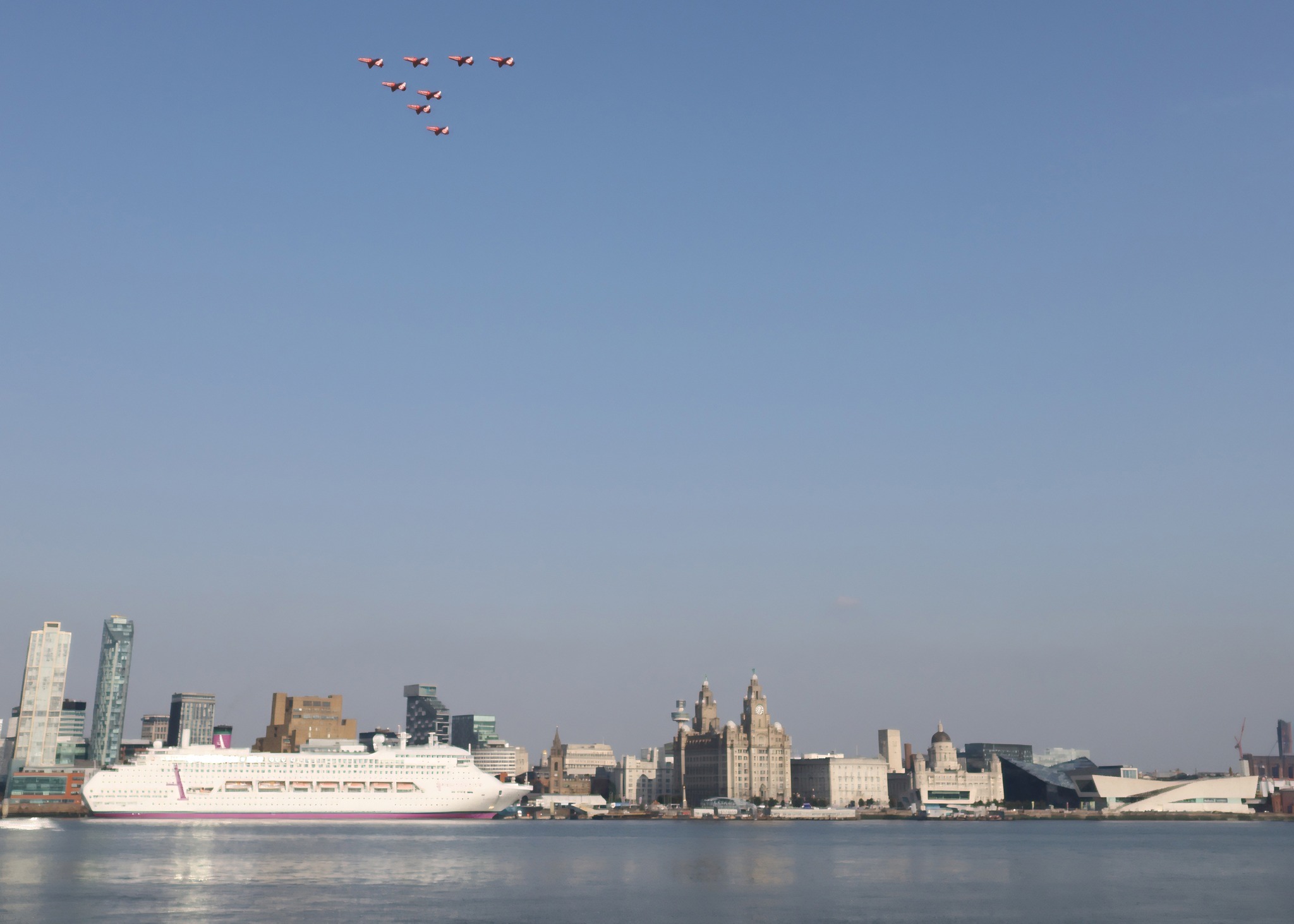 The Red Arrows at Seacombe by Ray Yu
