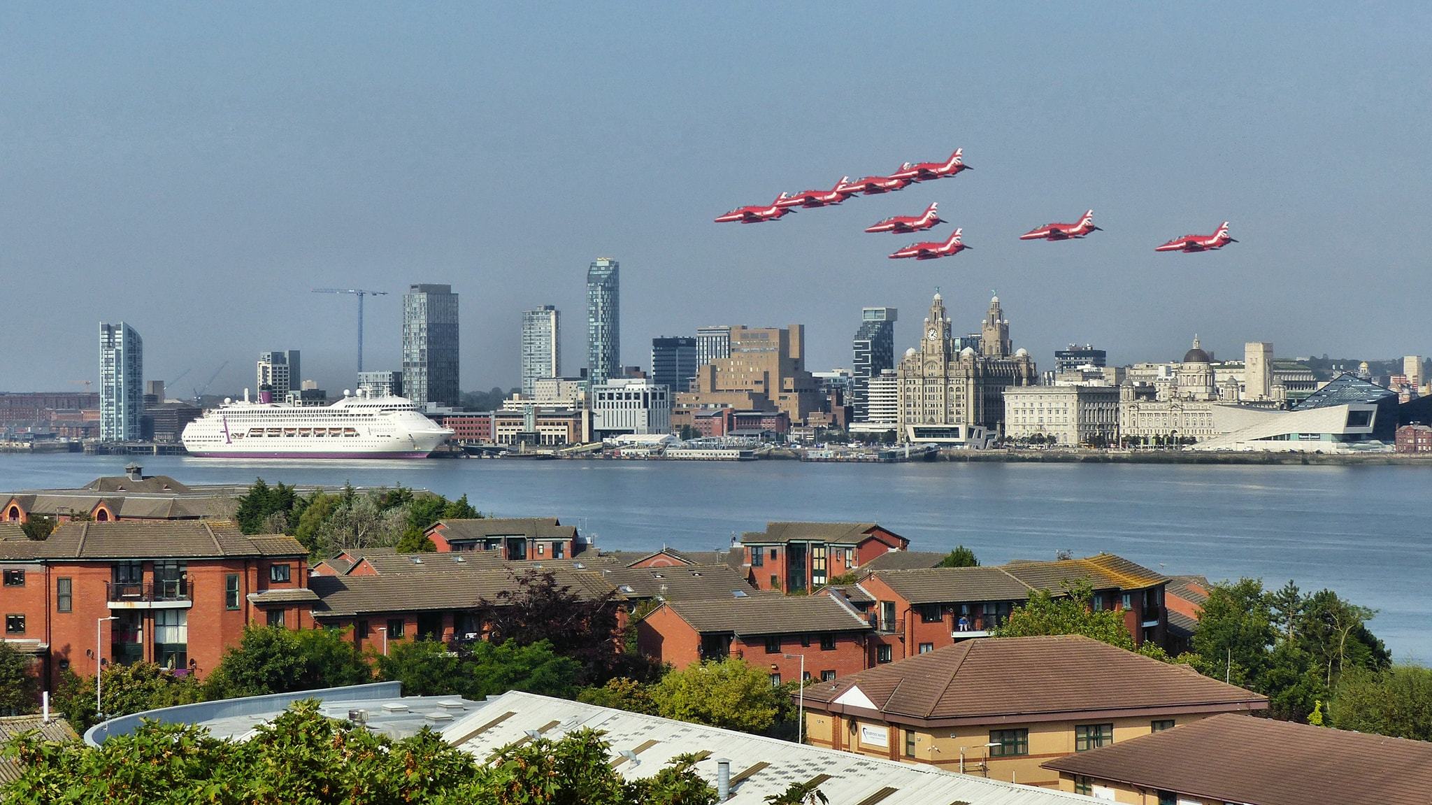 The Red Arrows by Gary Beale