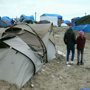 Jungle camp teenagers arrive in UK from Calais - Wirral Globe