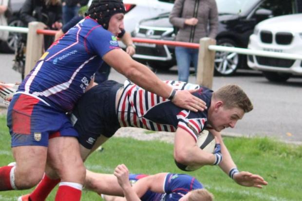 Try scorer Matt Walls in action. Picture courtesy of Peter Greville