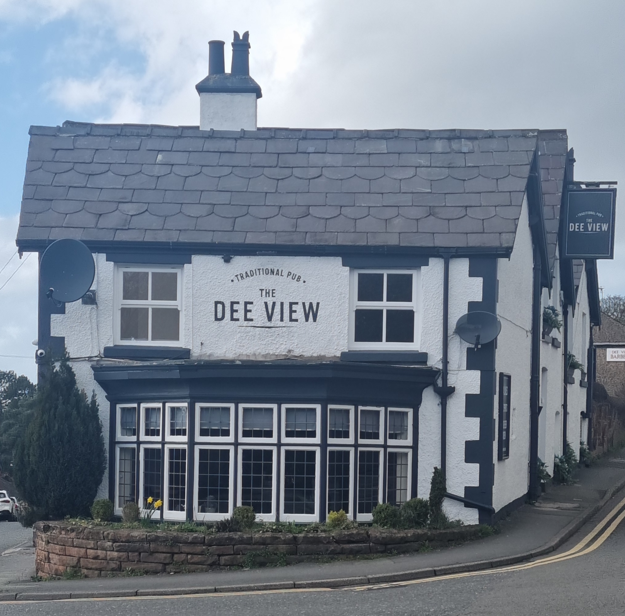 Dee View Inn