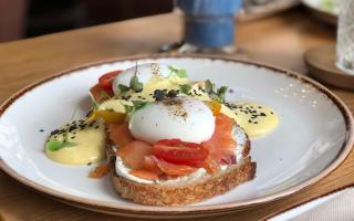 Here are the top five spots in Wirral for brunch according to Tripadvisor reviews (Canva)